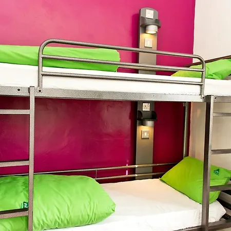 Yha Hostel *